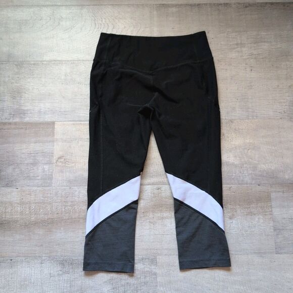 NIKE DRY-FIT LEGGINGS WOMEN'S S CAPRI HI RISE MEDIA POCKET BLACK GRAY ⭐️EUC⭐️ - Picture 2 of 6